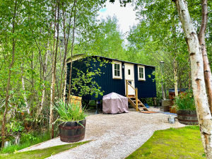 The Hollow Shepherd Hut at Hart Lake Escapes
